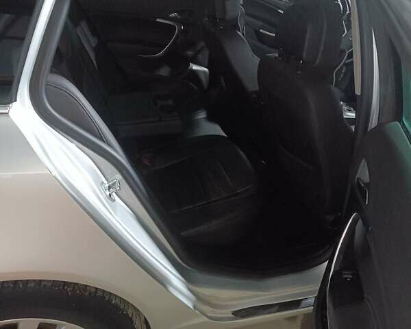 Серый Опель Инсигния, объемом двигателя 1.96 л и пробегом 340 тыс. км за 7200 $, фото 2 на Automoto.ua