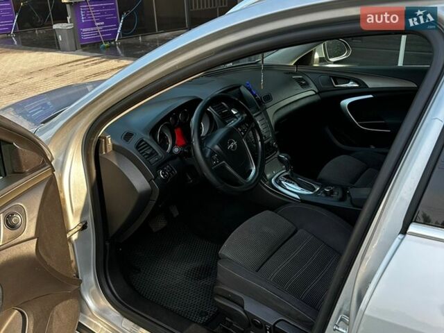 Серый Опель Инсигния, объемом двигателя 1.96 л и пробегом 265 тыс. км за 8000 $, фото 12 на Automoto.ua