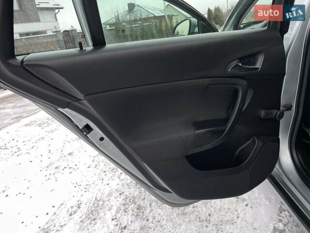 Серый Опель Инсигния, объемом двигателя 2 л и пробегом 219 тыс. км за 7650 $, фото 56 на Automoto.ua