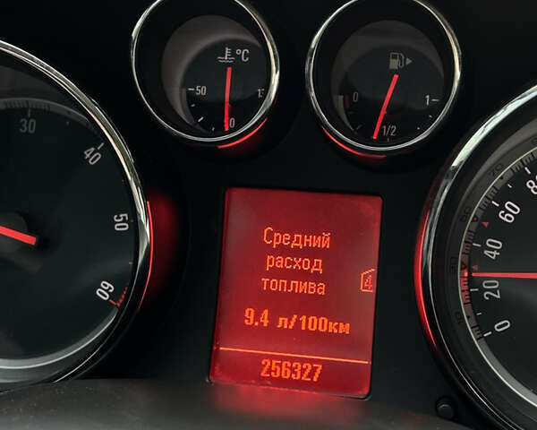 Сірий Опель Інсігнія, об'ємом двигуна 2 л та пробігом 256 тис. км за 7600 $, фото 22 на Automoto.ua