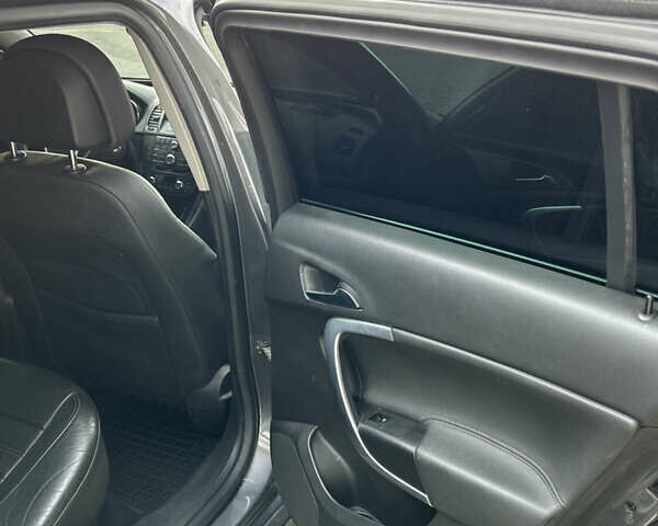 Сірий Опель Інсігнія, об'ємом двигуна 2 л та пробігом 256 тис. км за 7600 $, фото 13 на Automoto.ua