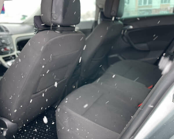 Серый Опель Инсигния, объемом двигателя 1.96 л и пробегом 390 тыс. км за 6300 $, фото 16 на Automoto.ua