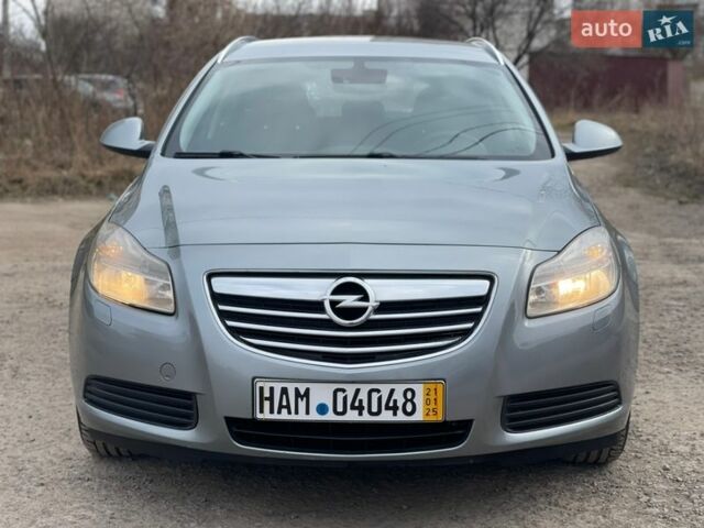 Серый Опель Инсигния, объемом двигателя 2 л и пробегом 220 тыс. км за 7250 $, фото 4 на Automoto.ua