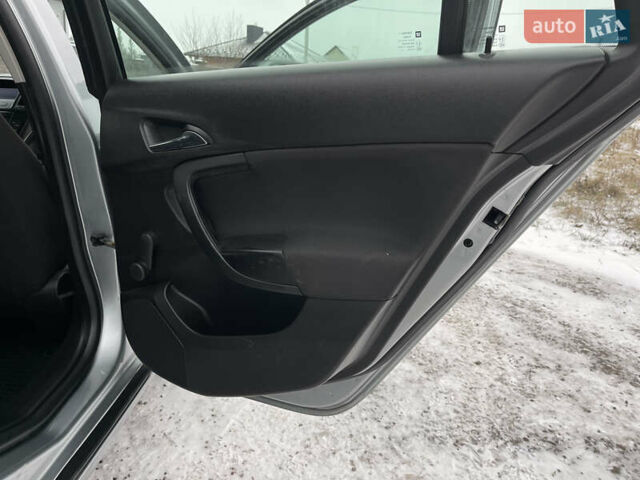 Серый Опель Инсигния, объемом двигателя 2 л и пробегом 219 тыс. км за 7650 $, фото 69 на Automoto.ua