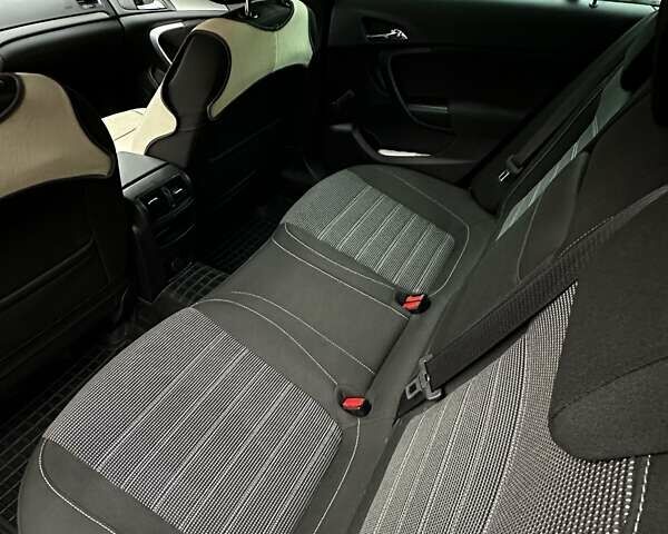 Серый Опель Инсигния, объемом двигателя 1.96 л и пробегом 271 тыс. км за 7500 $, фото 11 на Automoto.ua