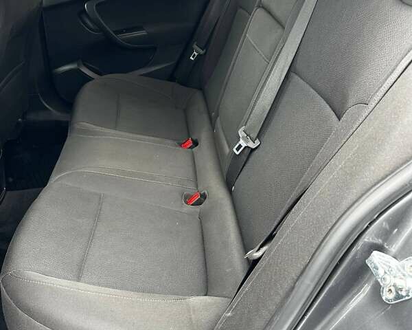 Серый Опель Инсигния, объемом двигателя 1.96 л и пробегом 251 тыс. км за 7700 $, фото 3 на Automoto.ua