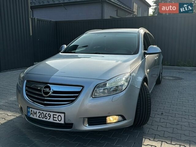 Серый Опель Инсигния, объемом двигателя 1.96 л и пробегом 265 тыс. км за 8000 $, фото 2 на Automoto.ua