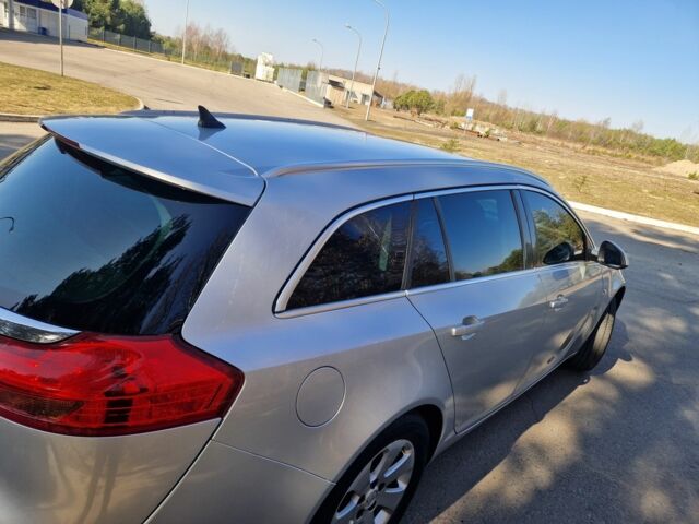 Серый Опель Инсигния, объемом двигателя 2 л и пробегом 266 тыс. км за 7999 $, фото 3 на Automoto.ua