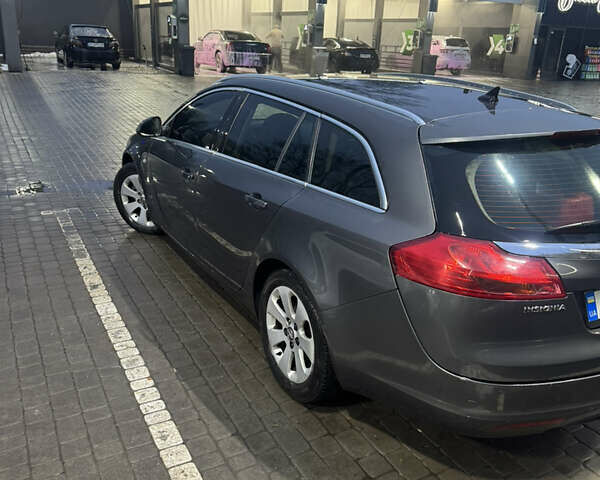 Серый Опель Инсигния, объемом двигателя 2 л и пробегом 237 тыс. км за 8299 $, фото 3 на Automoto.ua