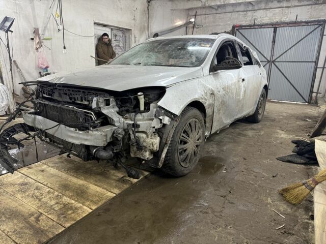 Серый Опель Инсигния, объемом двигателя 2 л и пробегом 312 тыс. км за 1800 $, фото 1 на Automoto.ua