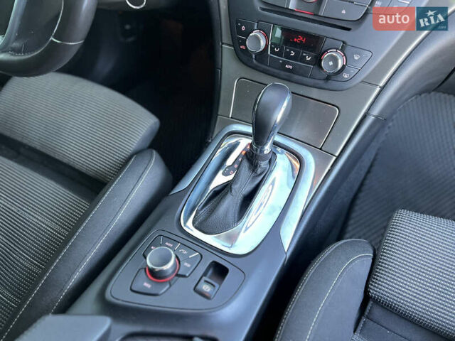 Серый Опель Инсигния, объемом двигателя 2 л и пробегом 323 тыс. км за 6900 $, фото 16 на Automoto.ua