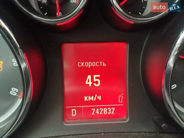 Серый Опель Инсигния, объемом двигателя 1.96 л и пробегом 243 тыс. км за 8000 $, фото 12 на Automoto.ua