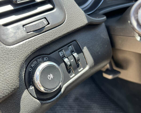 Серый Опель Инсигния, объемом двигателя 1.96 л и пробегом 251 тыс. км за 8150 $, фото 11 на Automoto.ua