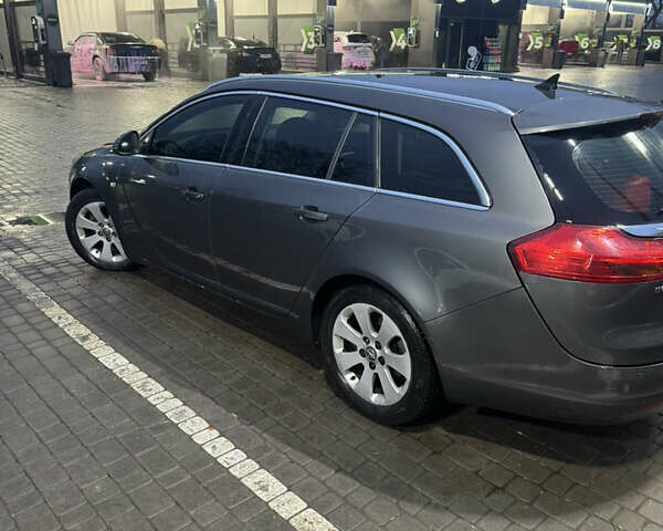 Серый Опель Инсигния, объемом двигателя 2 л и пробегом 237 тыс. км за 8299 $, фото 2 на Automoto.ua