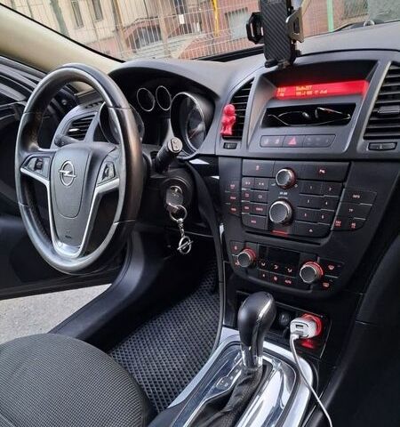 Сірий Опель Інсігнія, об'ємом двигуна 1.96 л та пробігом 250 тис. км за 8000 $, фото 6 на Automoto.ua