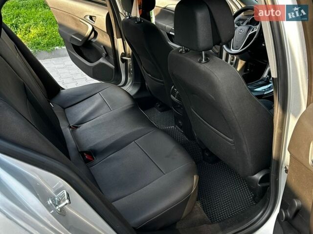 Серый Опель Инсигния, объемом двигателя 1.96 л и пробегом 265 тыс. км за 8000 $, фото 19 на Automoto.ua