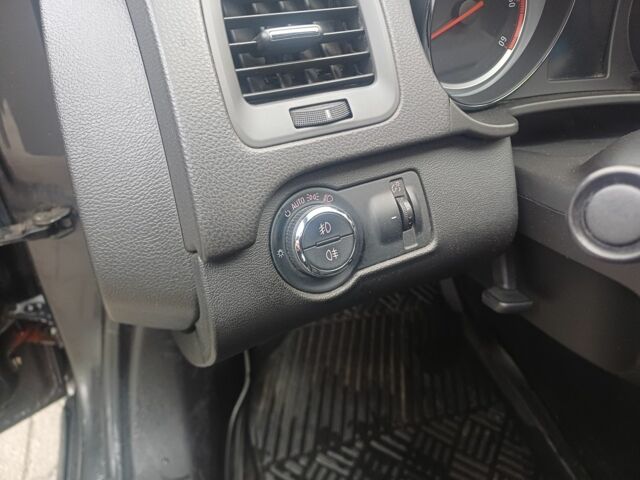 Сірий Опель Інсігнія, об'ємом двигуна 2 л та пробігом 261 тис. км за 6950 $, фото 15 на Automoto.ua