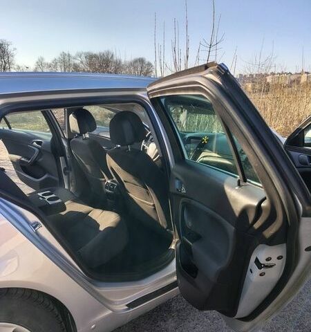 Сірий Опель Інсігнія, об'ємом двигуна 1.96 л та пробігом 275 тис. км за 7200 $, фото 7 на Automoto.ua