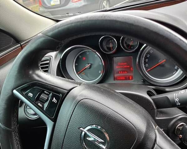 Серый Опель Инсигния, объемом двигателя 2 л и пробегом 243 тыс. км за 7600 $, фото 4 на Automoto.ua