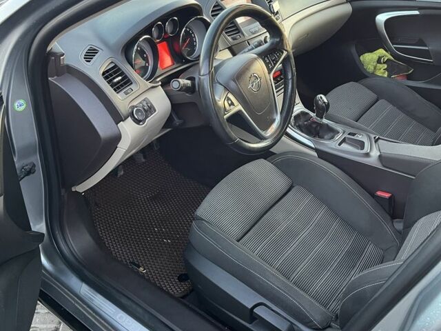 Серый Опель Инсигния, объемом двигателя 2 л и пробегом 228 тыс. км за 6000 $, фото 6 на Automoto.ua