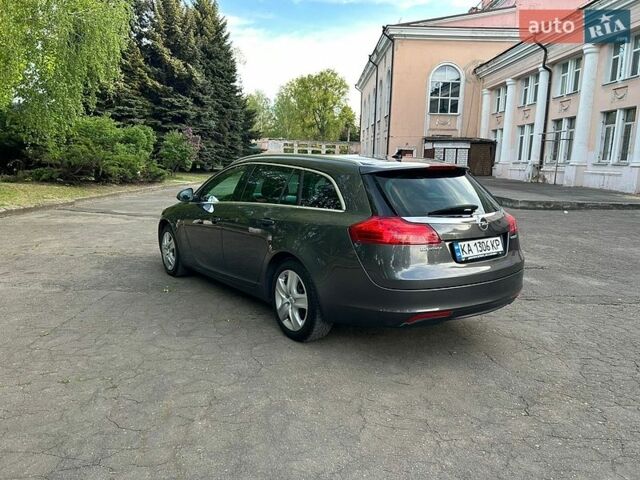 Серый Опель Инсигния, объемом двигателя 2 л и пробегом 331 тыс. км за 5494 $, фото 2 на Automoto.ua