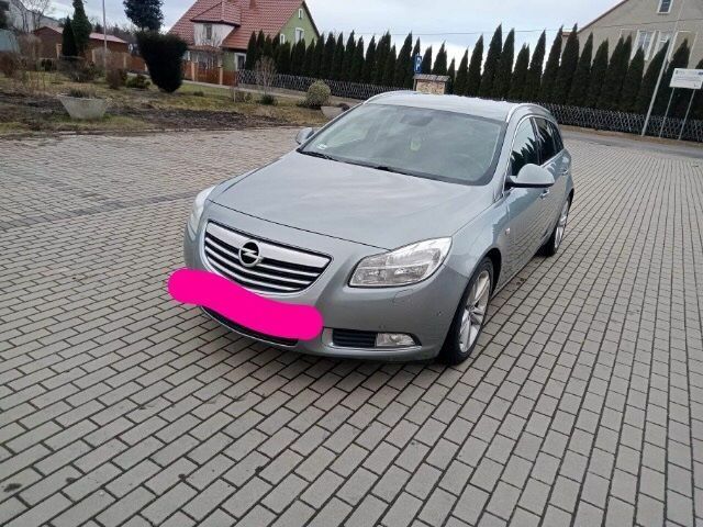 Серый Опель Инсигния, объемом двигателя 2 л и пробегом 300 тыс. км за 8300 $, фото 1 на Automoto.ua