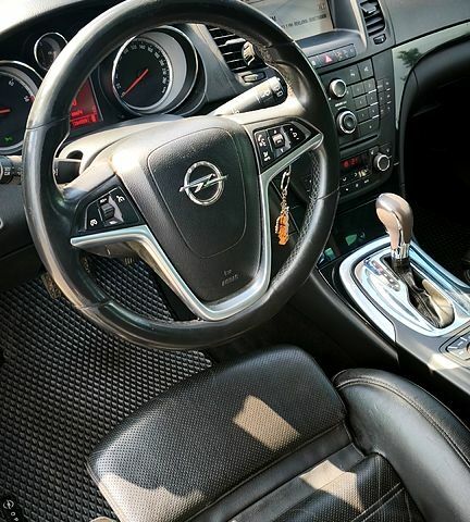 Сірий Опель Інсігнія, об'ємом двигуна 2 л та пробігом 265 тис. км за 8800 $, фото 4 на Automoto.ua