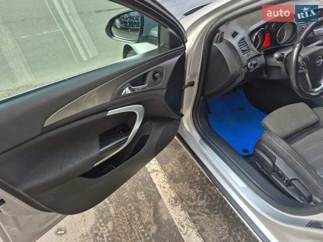 Серый Опель Инсигния, объемом двигателя 1.96 л и пробегом 308 тыс. км за 4800 $, фото 3 на Automoto.ua