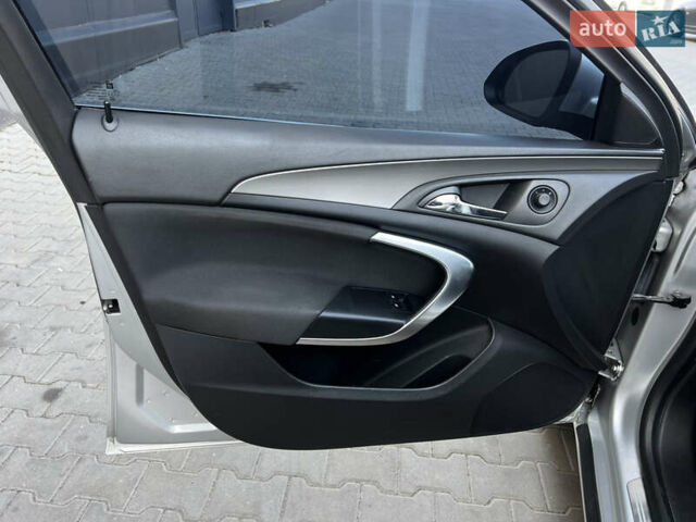 Серый Опель Инсигния, объемом двигателя 1.96 л и пробегом 240 тыс. км за 7600 $, фото 12 на Automoto.ua