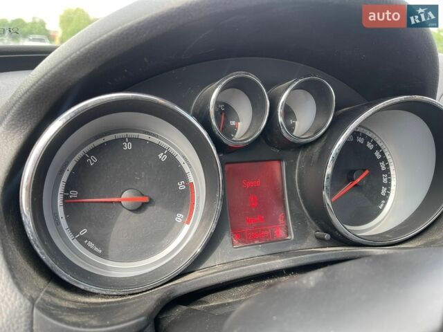 Сірий Опель Інсігнія, об'ємом двигуна 2 л та пробігом 236 тис. км за 8500 $, фото 4 на Automoto.ua