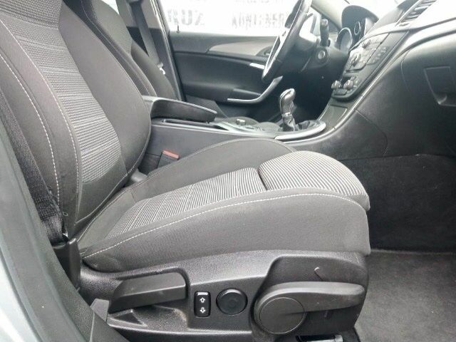 Серый Опель Инсигния, объемом двигателя 2 л и пробегом 300 тыс. км за 8300 $, фото 6 на Automoto.ua