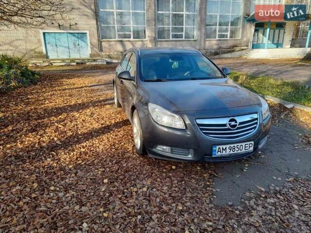 Серый Опель Инсигния, объемом двигателя 2 л и пробегом 150 тыс. км за 8700 $, фото 2 на Automoto.ua