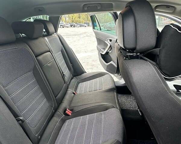 Серый Опель Инсигния, объемом двигателя 1.96 л и пробегом 218 тыс. км за 7600 $, фото 5 на Automoto.ua