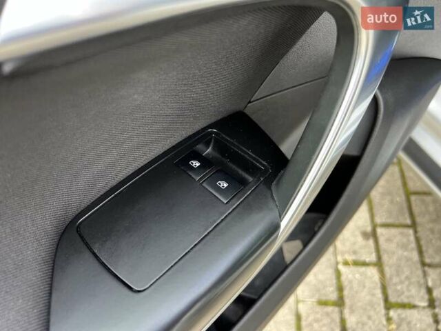 Серый Опель Инсигния, объемом двигателя 2 л и пробегом 249 тыс. км за 6999 $, фото 23 на Automoto.ua