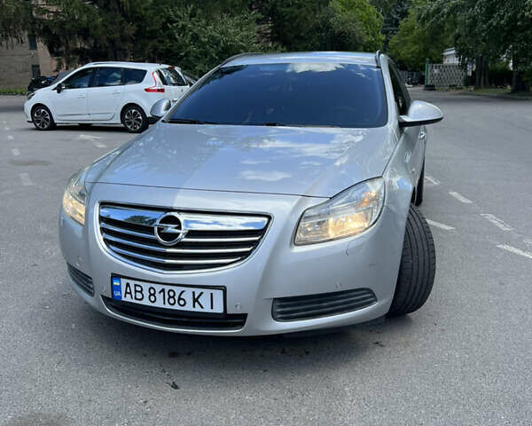 Серый Опель Инсигния, объемом двигателя 1.96 л и пробегом 251 тыс. км за 8150 $, фото 3 на Automoto.ua