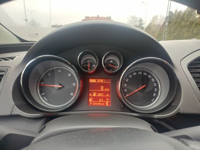 Сірий Опель Інсігнія, об'ємом двигуна 2 л та пробігом 261 тис. км за 6950 $, фото 5 на Automoto.ua