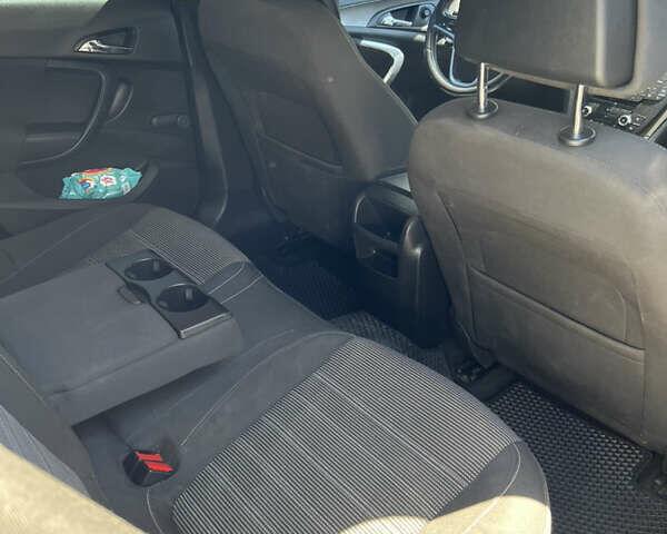 Серый Опель Инсигния, объемом двигателя 1.96 л и пробегом 251 тыс. км за 8150 $, фото 21 на Automoto.ua