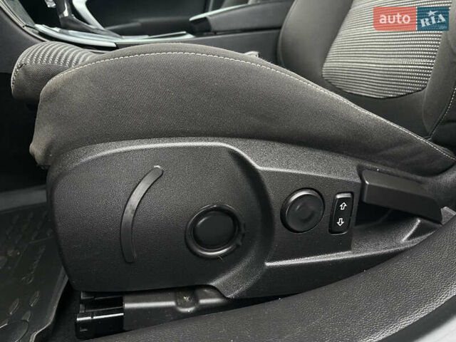 Серый Опель Инсигния, объемом двигателя 2 л и пробегом 219 тыс. км за 7650 $, фото 46 на Automoto.ua