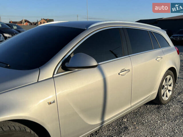 Серый Опель Инсигния, объемом двигателя 2 л и пробегом 323 тыс. км за 6900 $, фото 2 на Automoto.ua