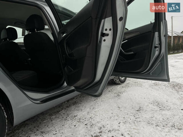 Серый Опель Инсигния, объемом двигателя 2 л и пробегом 219 тыс. км за 7650 $, фото 70 на Automoto.ua