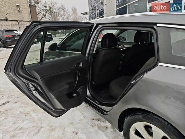 Серый Опель Инсигния, объемом двигателя 2 л и пробегом 240 тыс. км за 7990 $, фото 13 на Automoto.ua