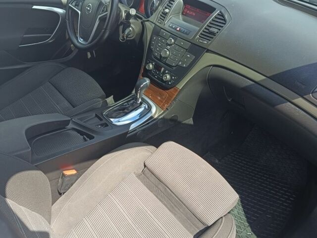 Сірий Опель Інсігнія, об'ємом двигуна 0 л та пробігом 222 тис. км за 8300 $, фото 3 на Automoto.ua