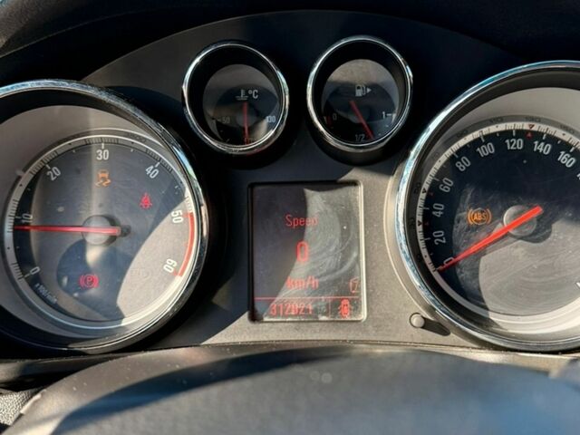 Сірий Опель Інсігнія, об'ємом двигуна 2 л та пробігом 310 тис. км за 6500 $, фото 10 на Automoto.ua