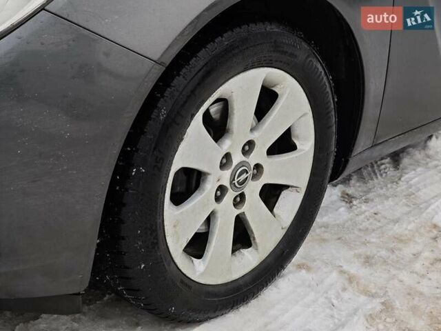 Серый Опель Инсигния, объемом двигателя 2 л и пробегом 240 тыс. км за 7990 $, фото 5 на Automoto.ua