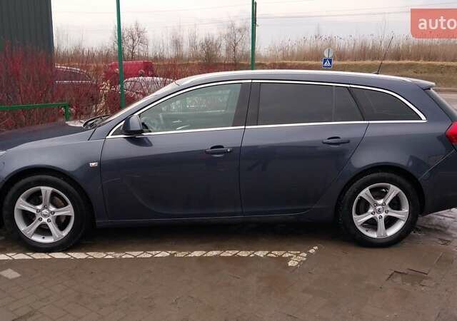 Серый Опель Инсигния, объемом двигателя 2 л и пробегом 260 тыс. км за 9900 $, фото 1 на Automoto.ua