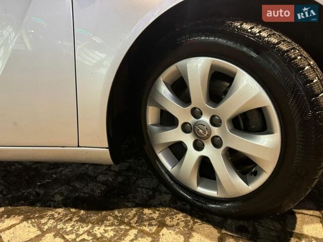 Серый Опель Инсигния, объемом двигателя 1.96 л и пробегом 274 тыс. км за 7400 $, фото 14 на Automoto.ua