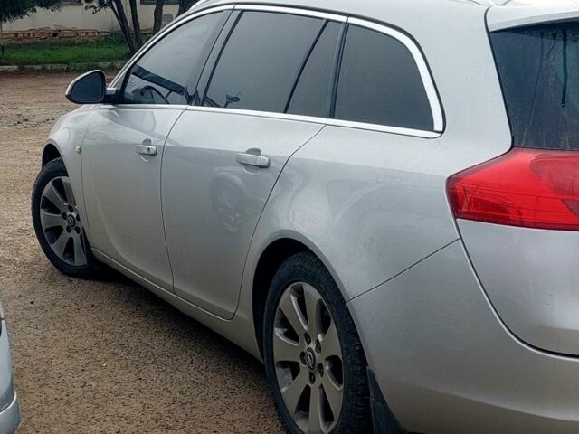 Серый Опель Инсигния, объемом двигателя 2 л и пробегом 282 тыс. км за 7400 $, фото 2 на Automoto.ua