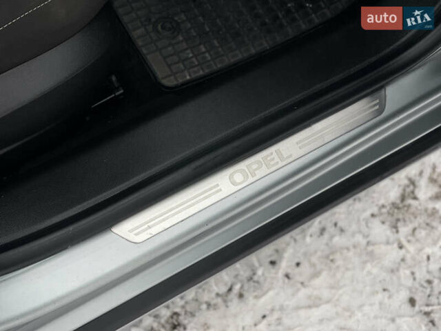 Серый Опель Инсигния, объемом двигателя 2 л и пробегом 219 тыс. км за 7650 $, фото 62 на Automoto.ua