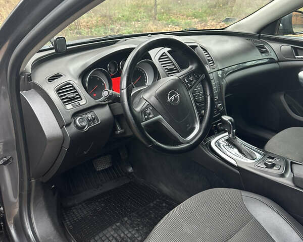 Серый Опель Инсигния, объемом двигателя 1.96 л и пробегом 275 тыс. км за 8000 $, фото 5 на Automoto.ua