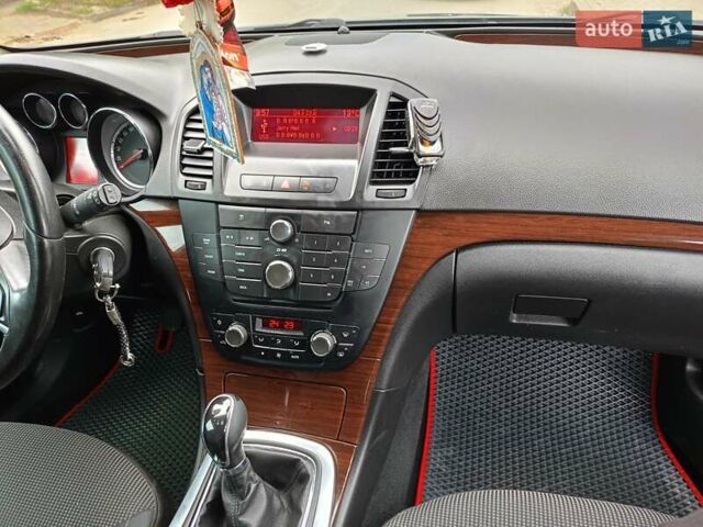 Серый Опель Инсигния, объемом двигателя 2 л и пробегом 243 тыс. км за 7600 $, фото 5 на Automoto.ua